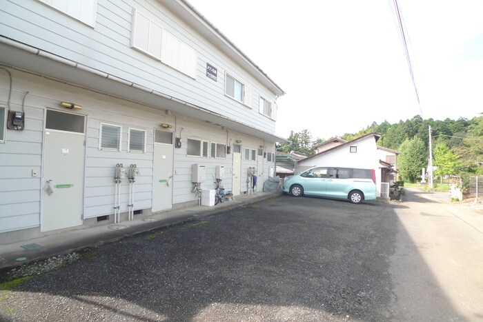 物件外観写真3　(駐車場)