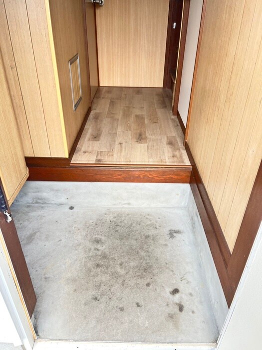 物件内観写真12　(玄関)