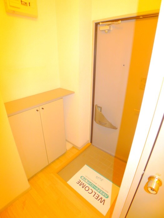 物件内観写真16　(玄関)