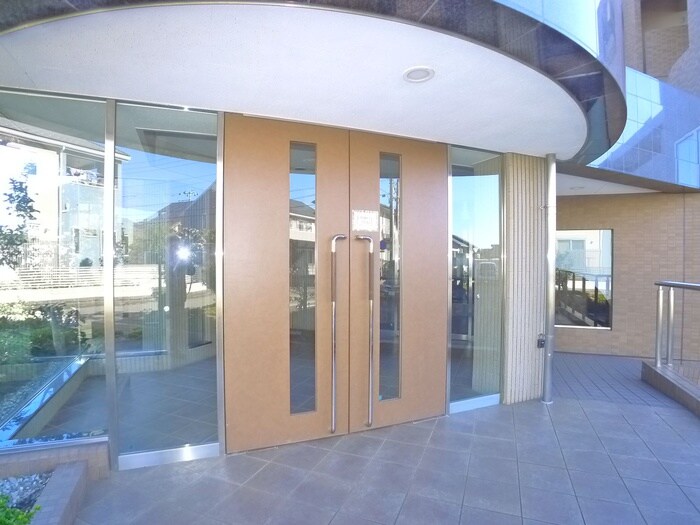 物件外観写真4　(エントランス部分)