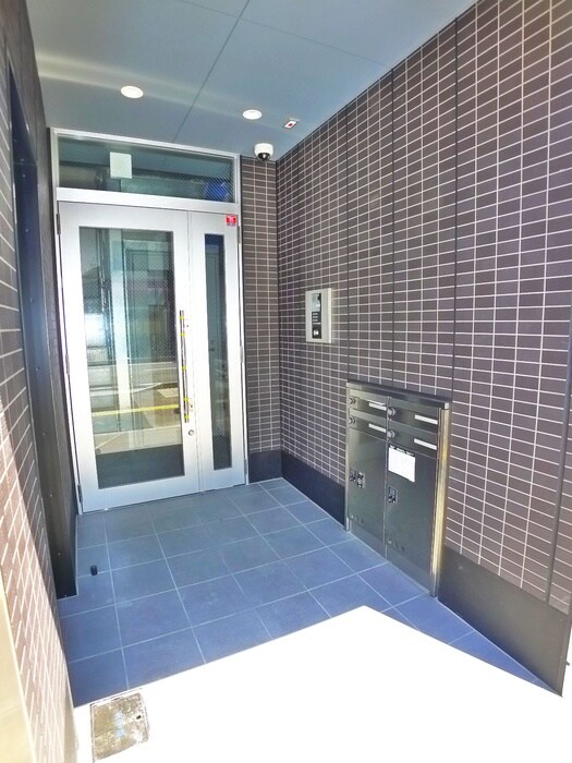 物件外観写真5　(エントランス部分)