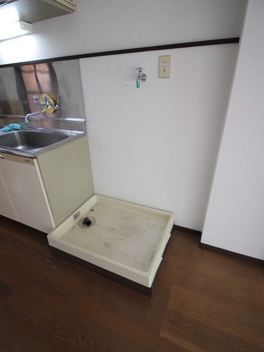 物件内観写真15　(洗濯機置場)