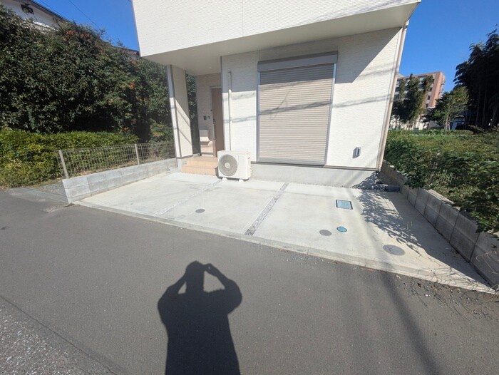 物件外観写真5　(駐車場)