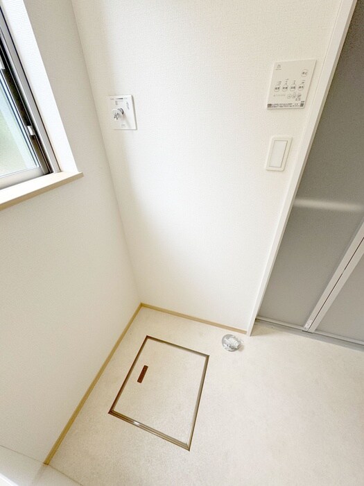 物件内観写真11　(洗濯機置場)