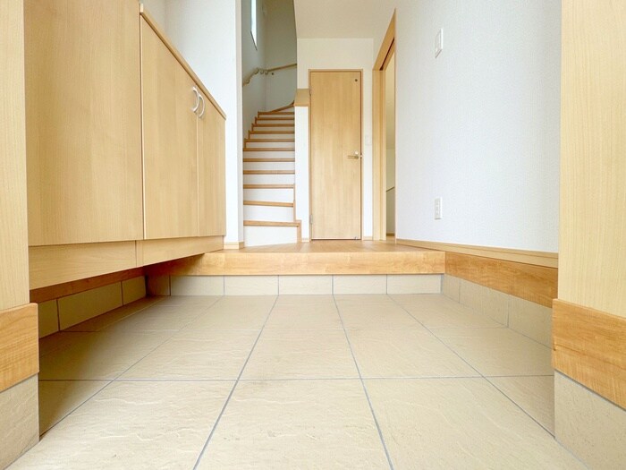 物件内観写真19　(玄関)