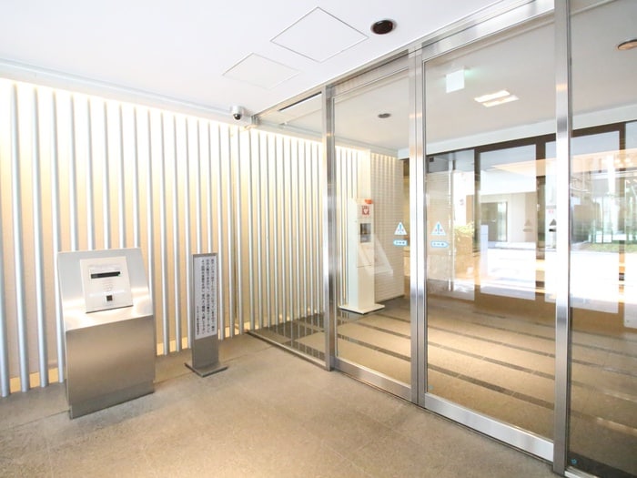 物件外観写真2　(エントランス部分)