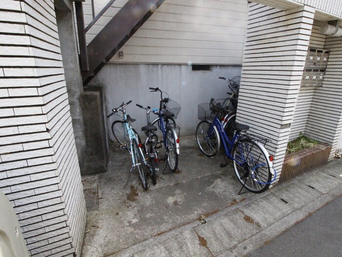 物件外観写真2　(駐輪場)