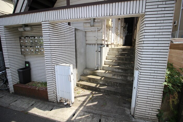 物件外観写真3　(エントランス部分)