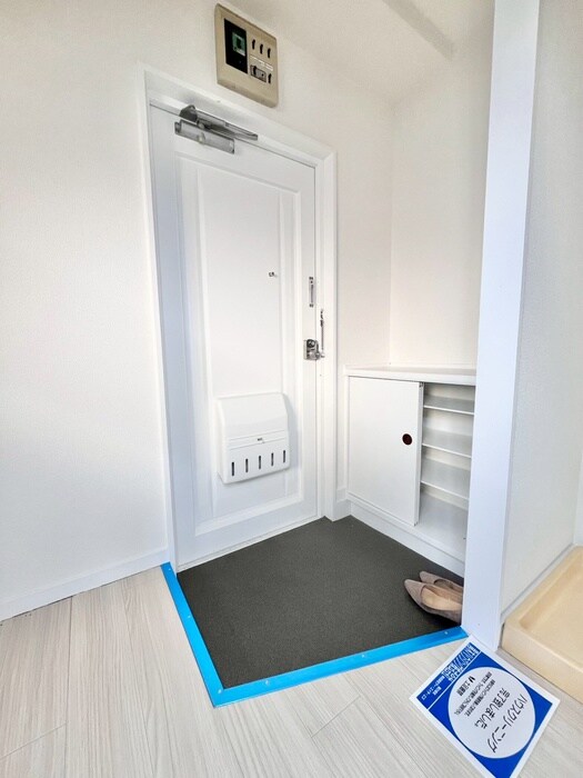 物件内観写真16　(玄関)