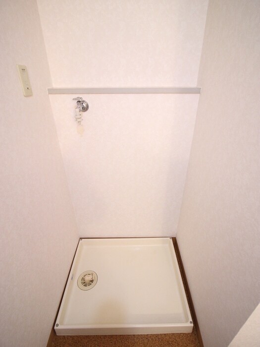 物件内観写真18　(洗濯機置場)