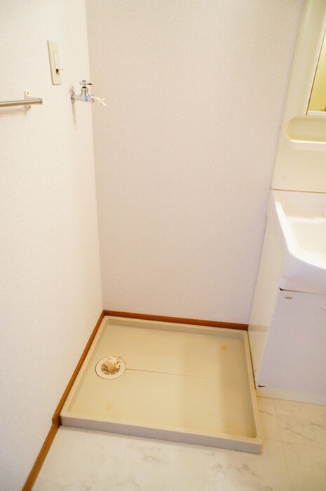 物件内観写真15　(洗濯機置場)