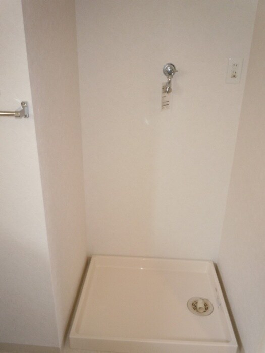 物件内観写真11　(洗濯機置場)