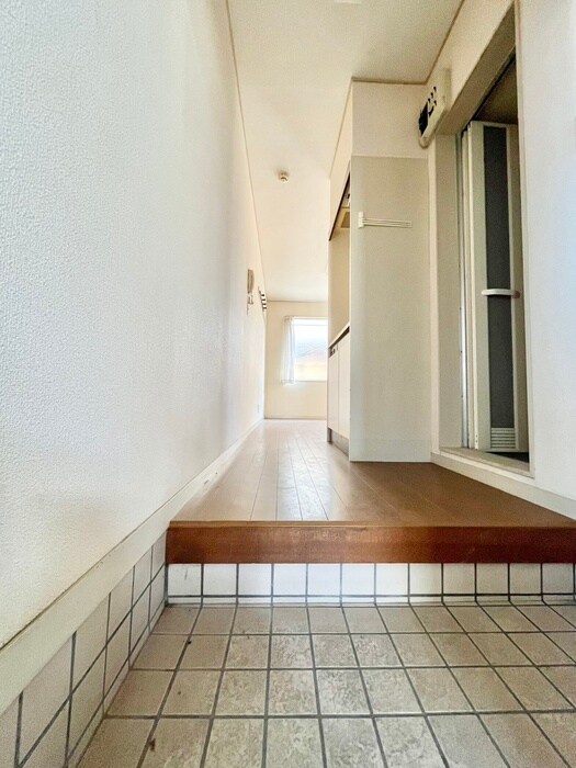 物件内観写真18　(玄関)