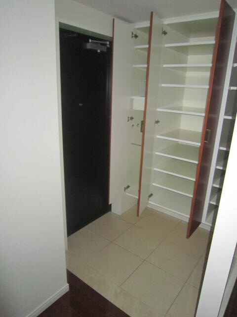 物件内観写真15　(玄関)