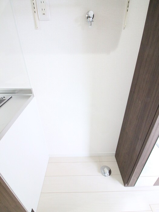 物件内観写真12　(洗濯機置場)