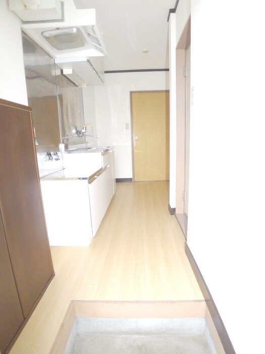 物件内観写真4　(玄関)