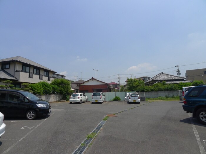 物件外観写真3　(駐車場)