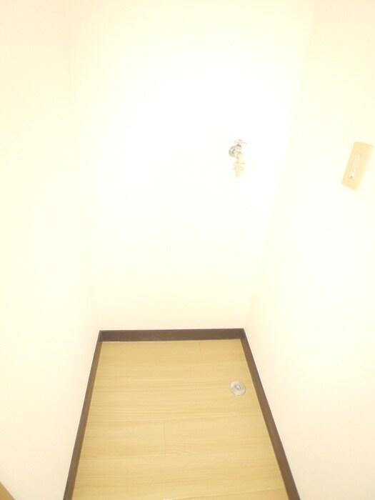 物件内観写真10　(洗濯機置場)