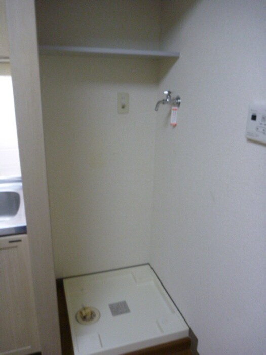 物件内観写真12　(洗濯機置場)