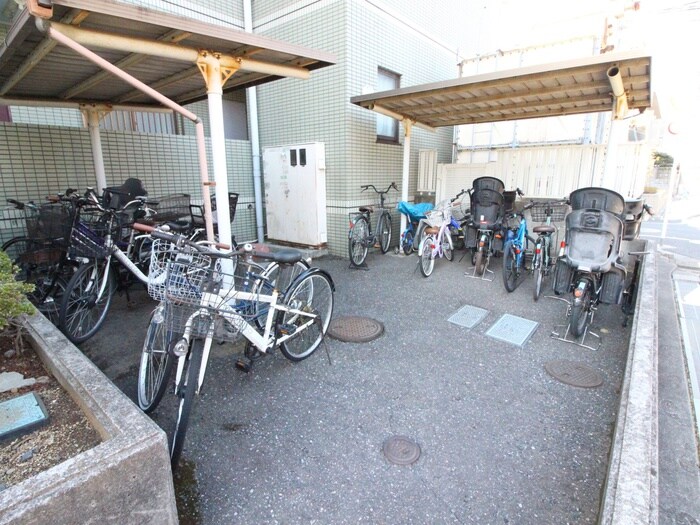 物件外観写真5　(駐輪場)