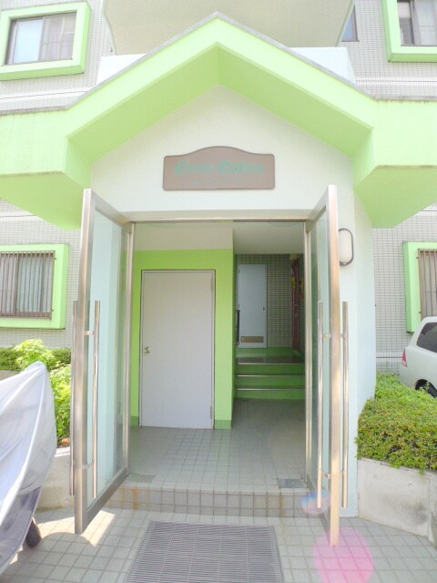 物件外観写真6　(エントランス部分)