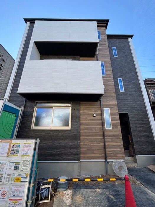 物件外観写真3　(エントランス部分)