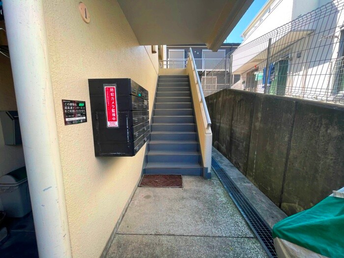 物件外観写真3　(エントランス部分)