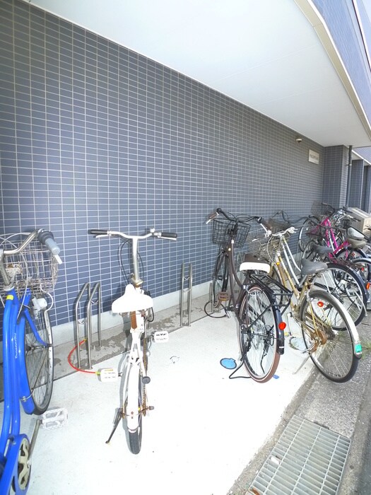 物件外観写真4　(駐輪場)