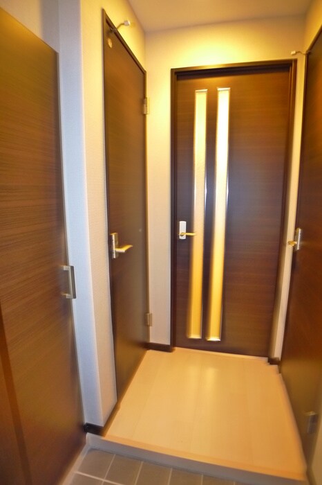 物件内観写真10　(玄関)