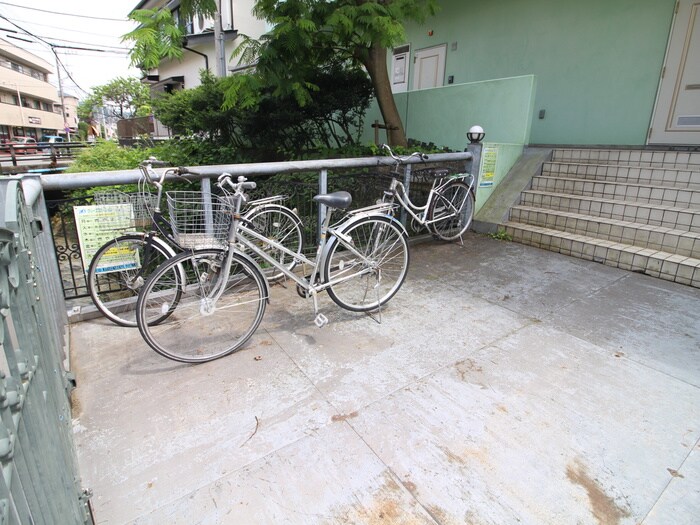 物件外観写真2　(駐輪場)