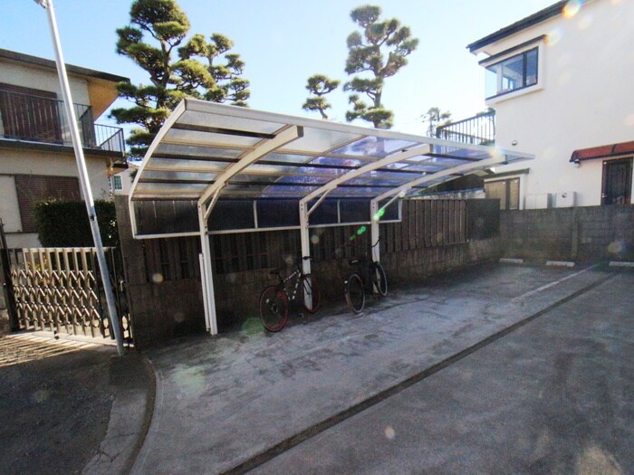 物件外観写真4　(駐輪場)