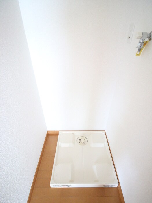 物件内観写真15　(洗濯機置場)