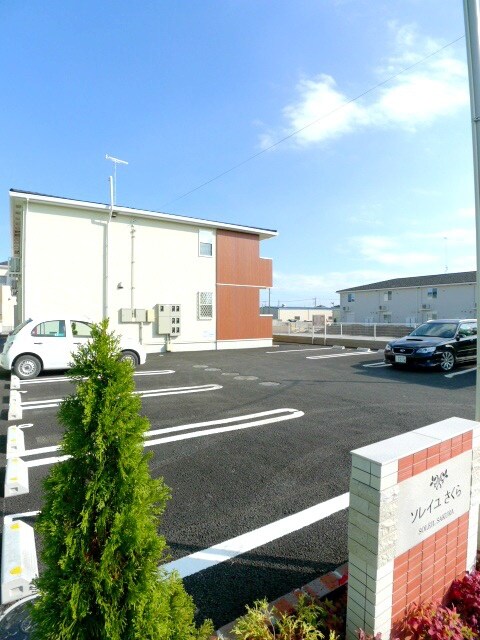 物件外観写真3　(駐車場)