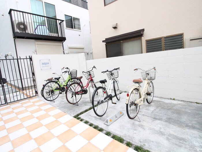 物件外観写真3　(駐輪場)