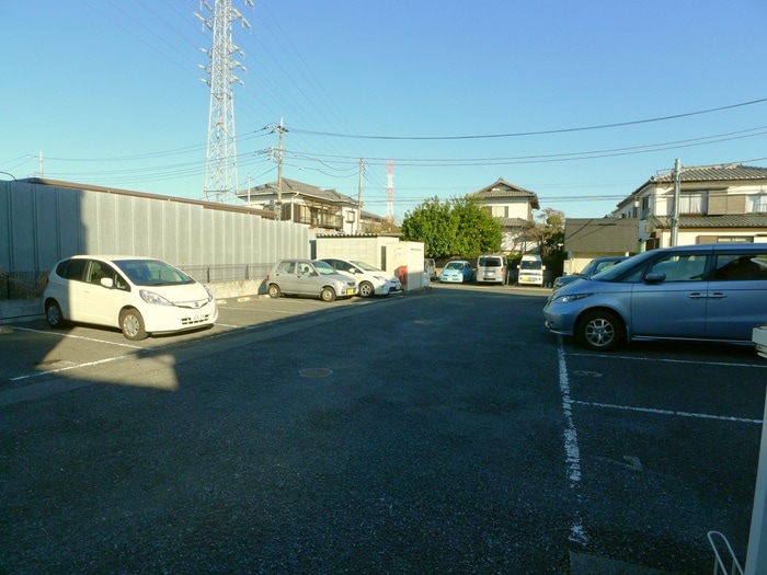 物件外観写真4　(駐車場)