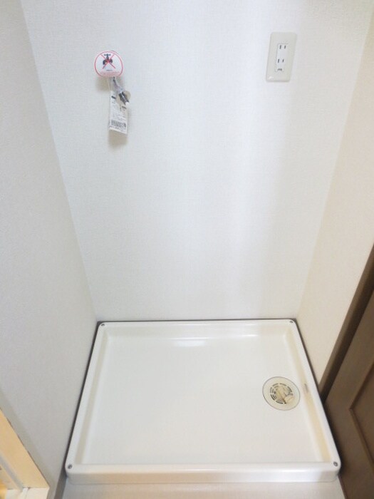 物件内観写真8　(洗濯機置場)