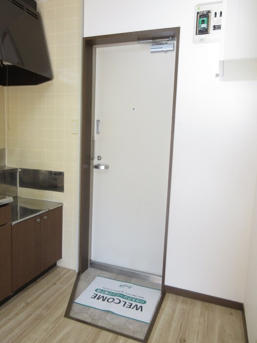 物件内観写真11　(玄関)