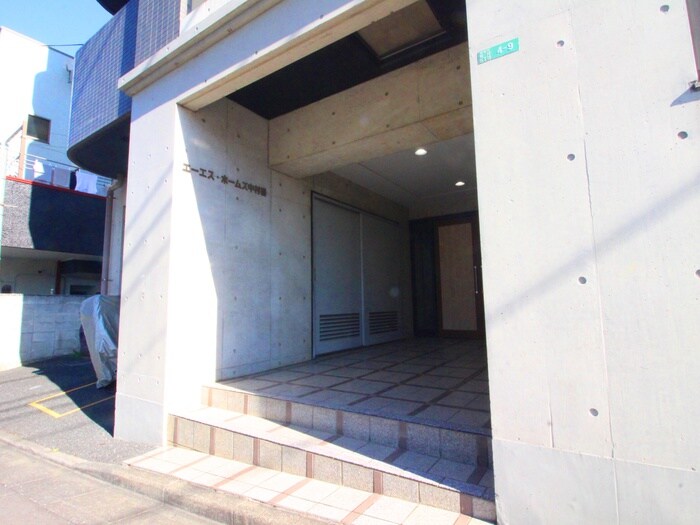 物件外観写真3　(エントランス部分)