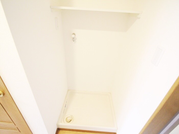 物件内観写真12　(洗濯機置場)