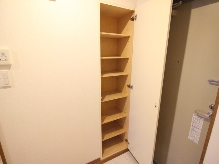 物件内観写真12　(靴箱)