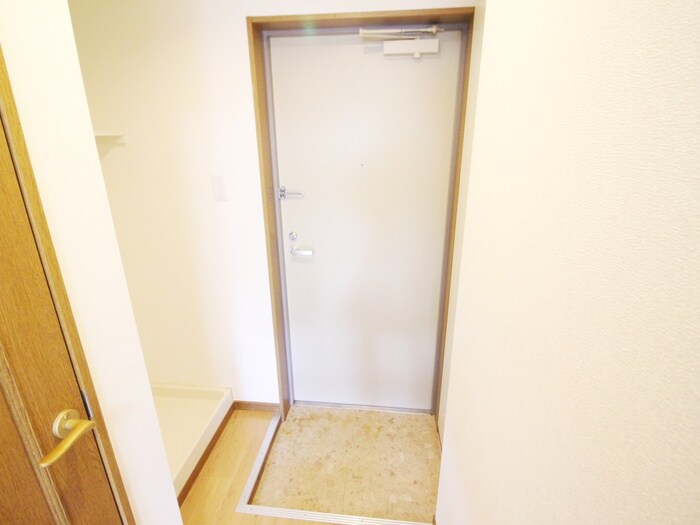 物件内観写真14　(玄関)