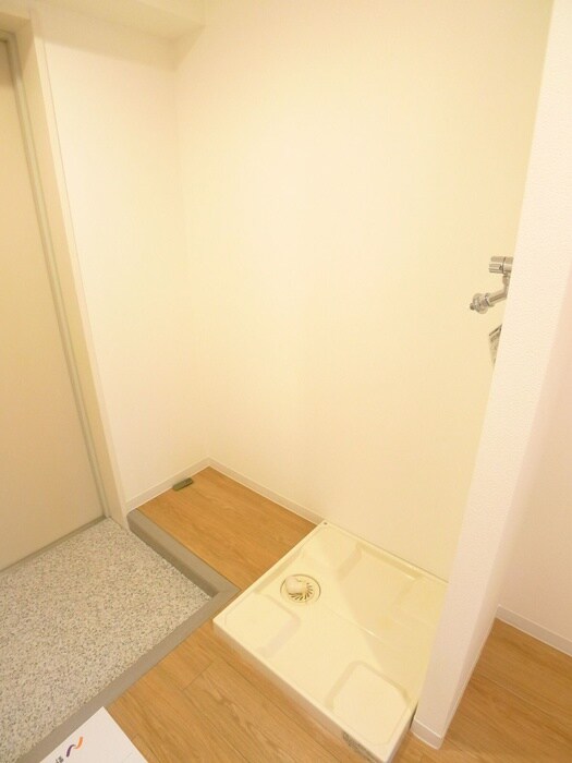 物件内観写真13　(洗濯機置場)