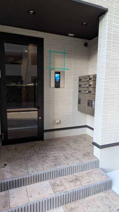 物件外観写真4　(エントランス部分)