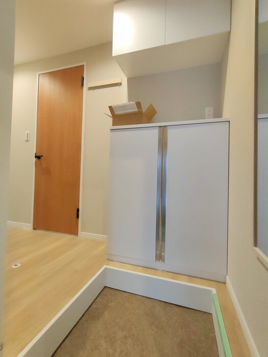 物件内観写真13　(玄関)