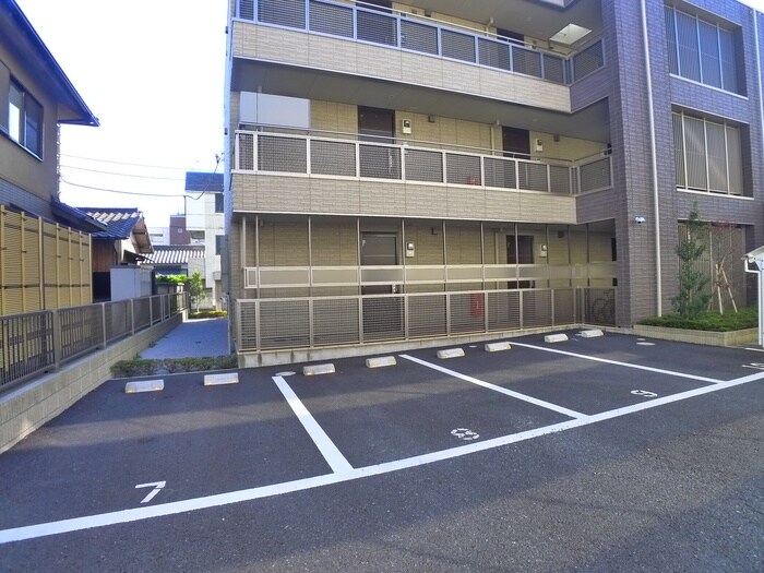 物件外観写真6　(駐車場)