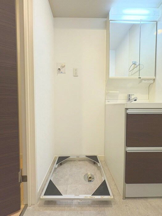 物件内観写真14　(洗濯機置場)