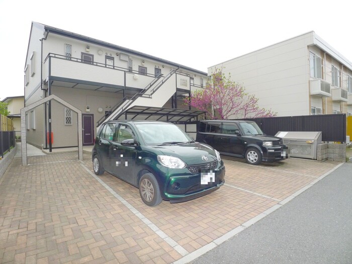 物件外観写真2　(駐車場)