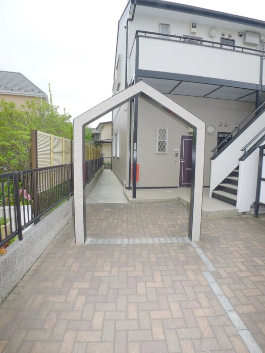 物件外観写真4　(エントランス部分)