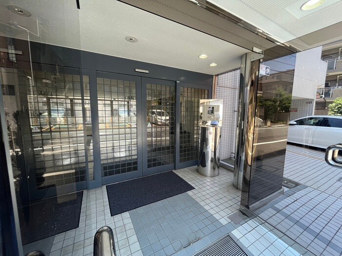 物件外観写真4　(エントランス部分)