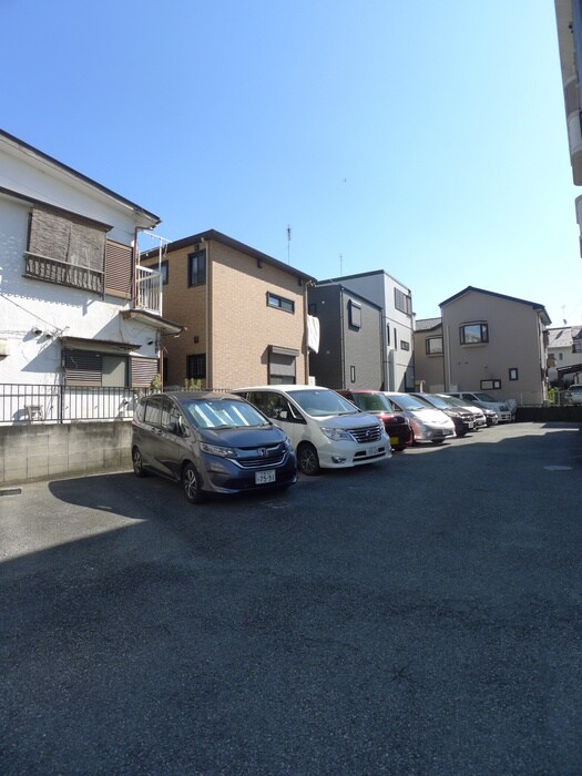 物件外観写真4　(駐車場)